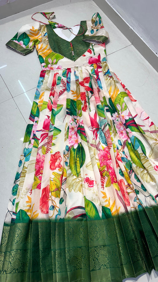 green duppta adding charm to the outfit!