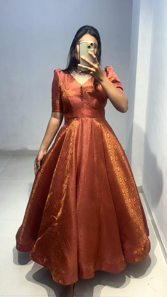 Fall in love with this stunning shaded top,