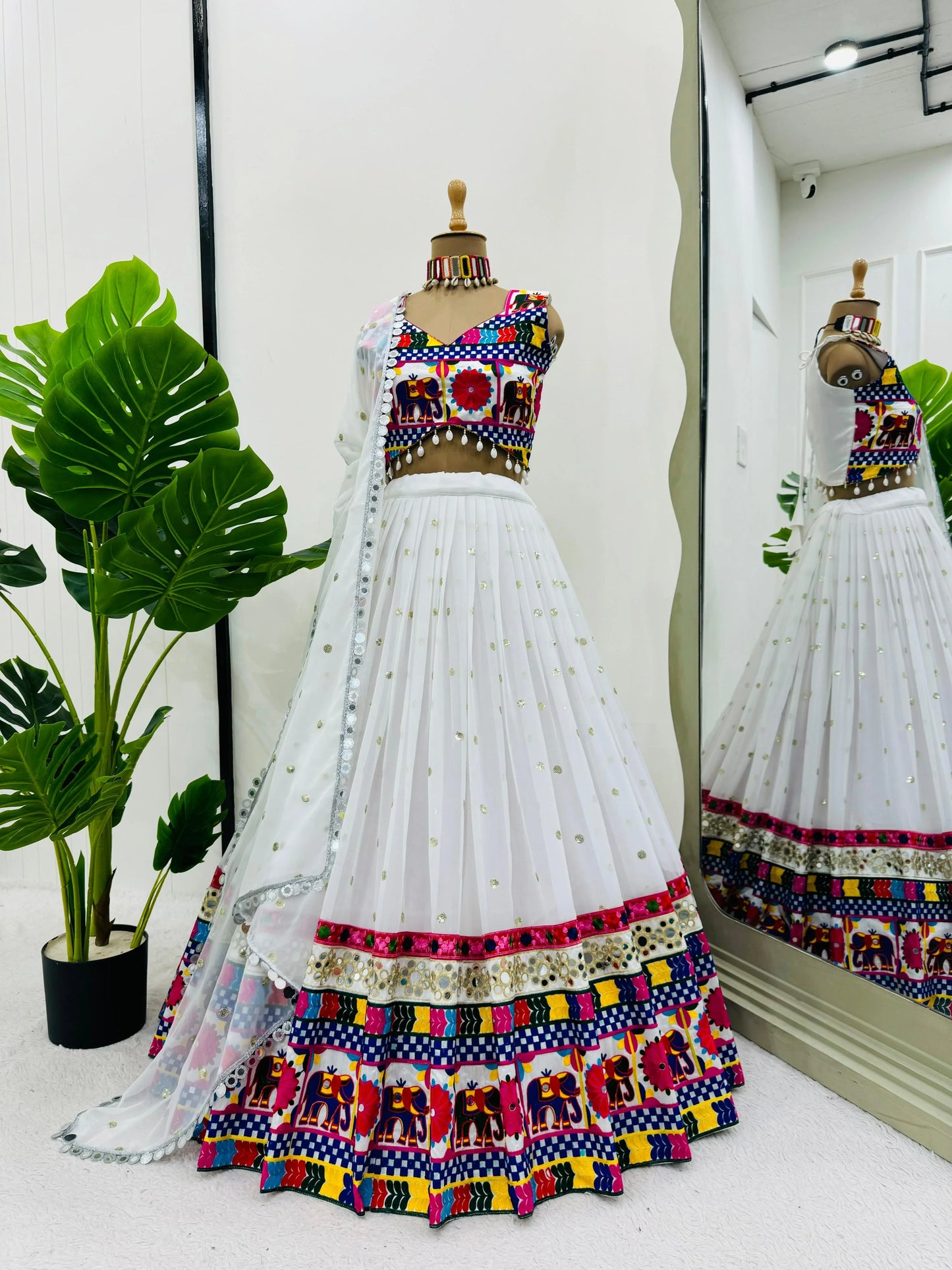 '-38%    White Color Chain Stitch WIth Mirror Work Navratri Lehenga Choli